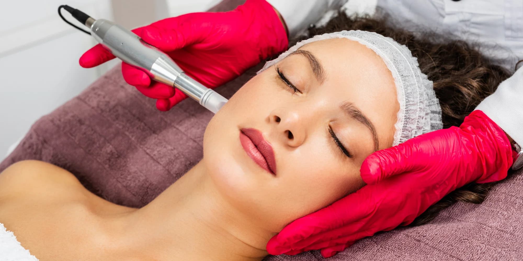 Krásná svěží pleť bez vrásek: peeling, mikrojehličkování, BB Glow i lymfodrenáž