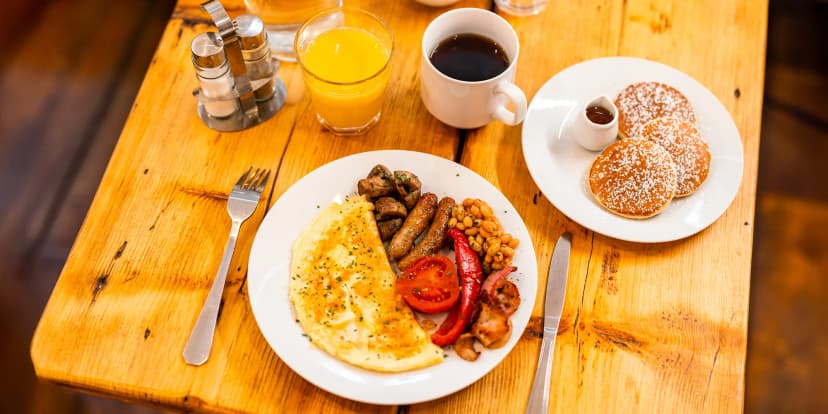 Zpříjemněte si ráno: sladká i slaná snídaně pro 1 či 2 osoby v Sophie's Baru