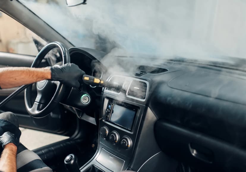 Mobilní čištění aut na Žatecku i v Praze, Plzni, Karlových Varech a Rakovníku