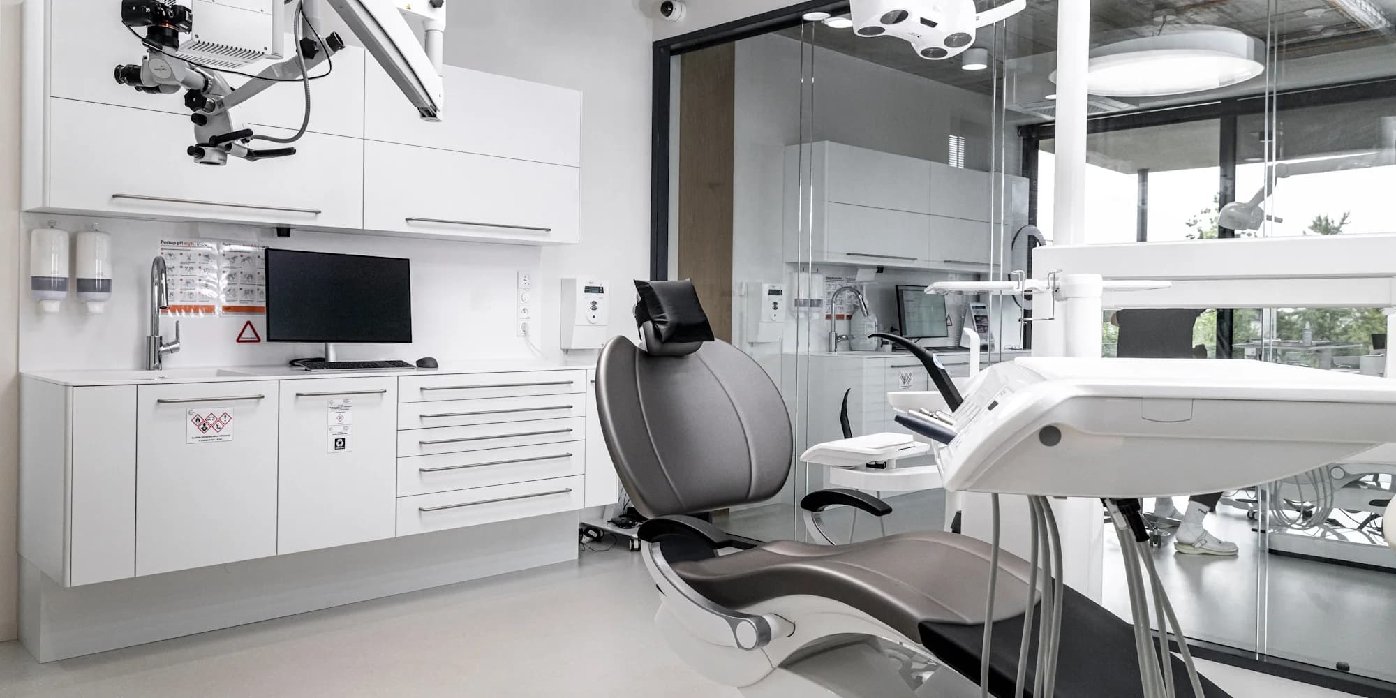 Dentální hygiena vč. air-flow a leštění zubů pro dospělé nebo děti od 10 let