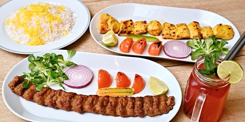 Perské speciality pro 1-4 osoby: jehněčí nebo kuřecí kebab a domácí limonáda