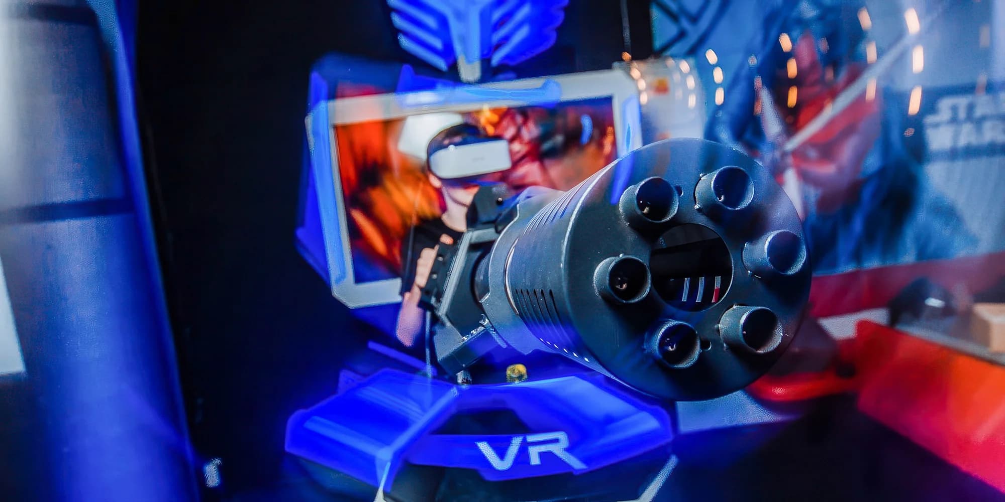 Královská zábava pro celou rodinu: 90 minut v herním centru, 9D kino, VR Machine Gun i simulátor