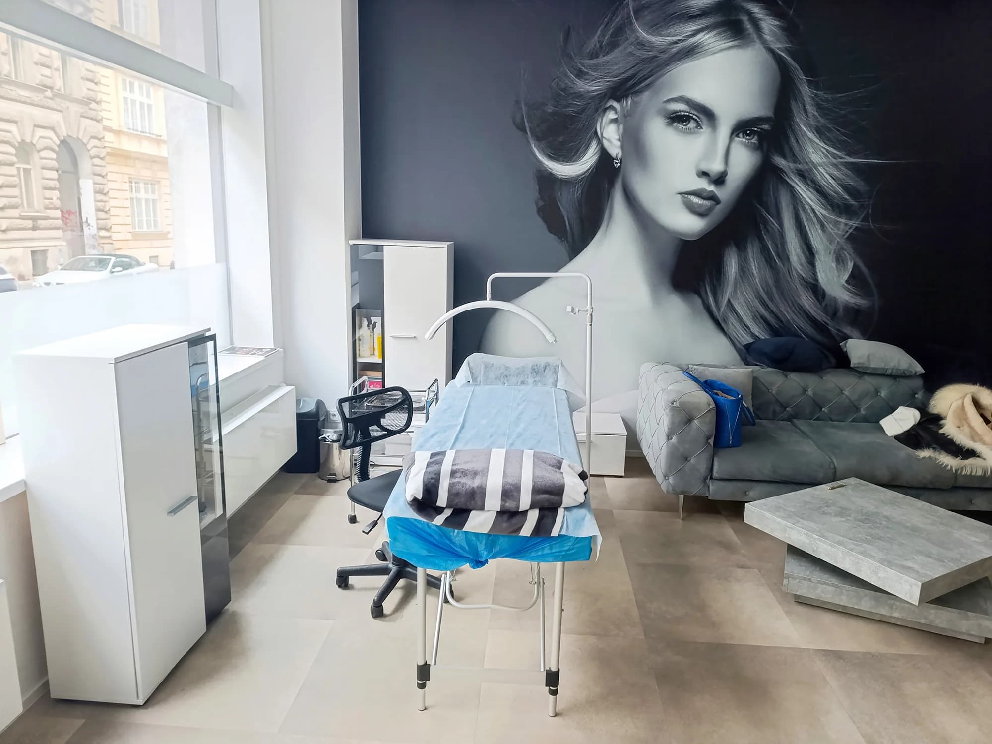 Perfektně nalíčená každý den: permanentní make-up očních linek, rtů i obočí