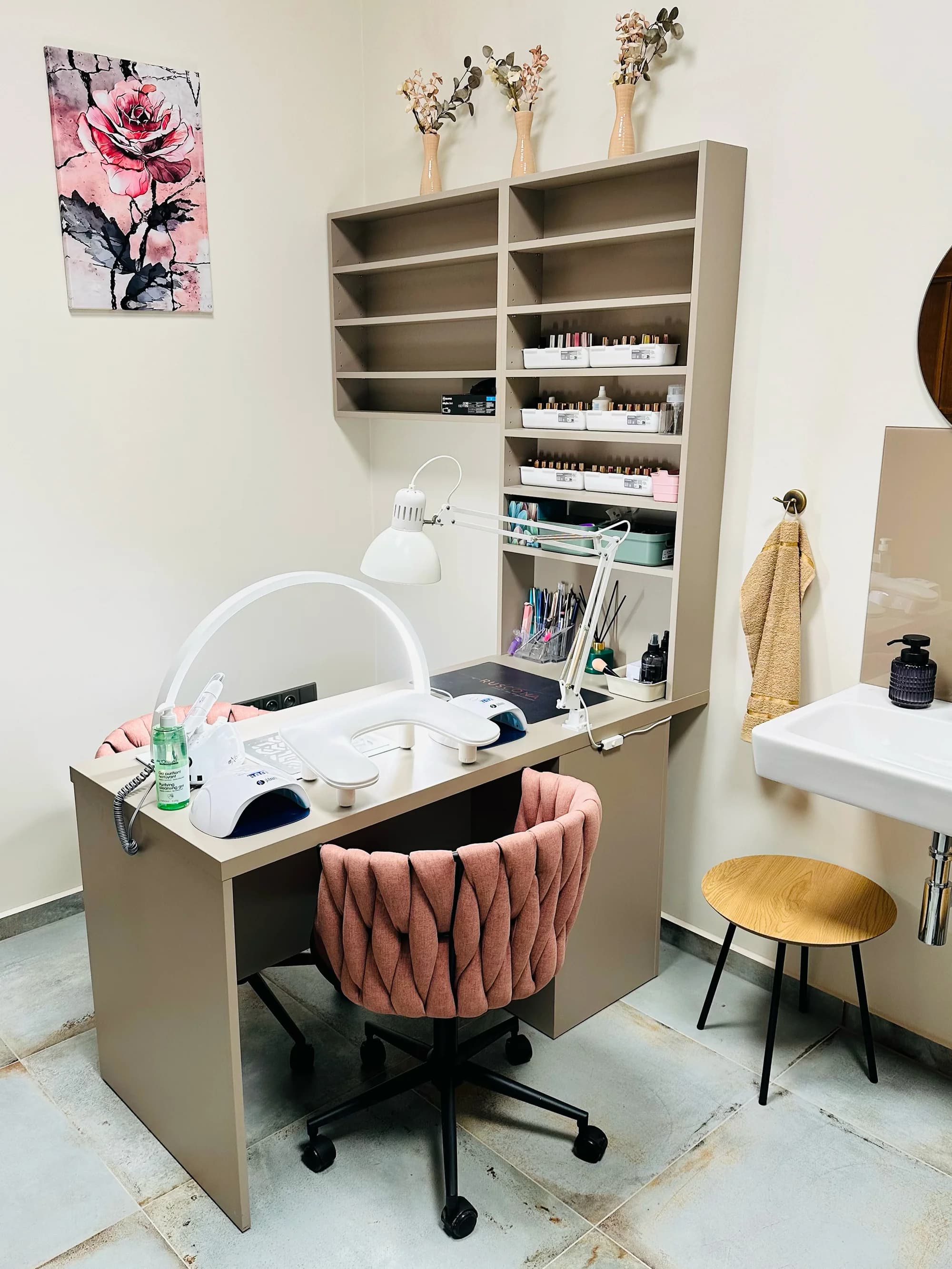 Manikúra dle výběru: klasická, P-shine, gel lak nebo modeláž