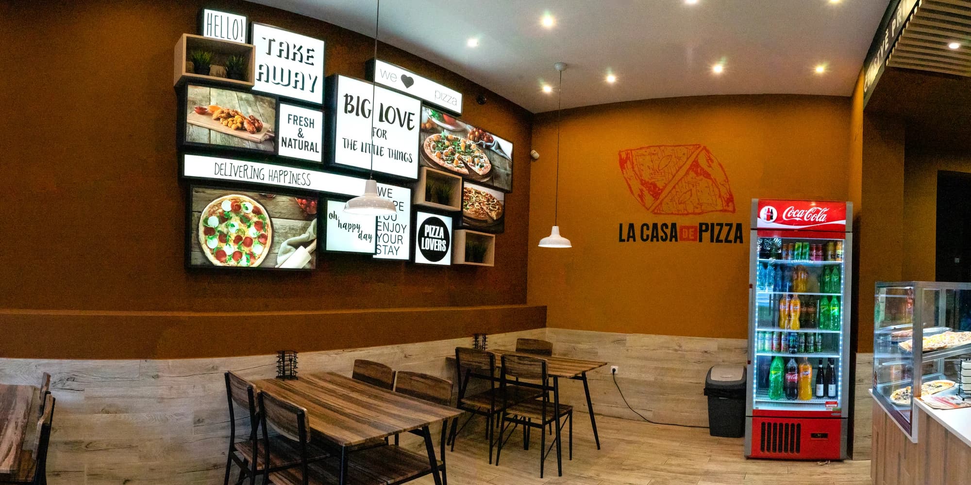Dvě pizzy o průměru 32-40 cm a dva nápoje, možnost odnesení s sebou