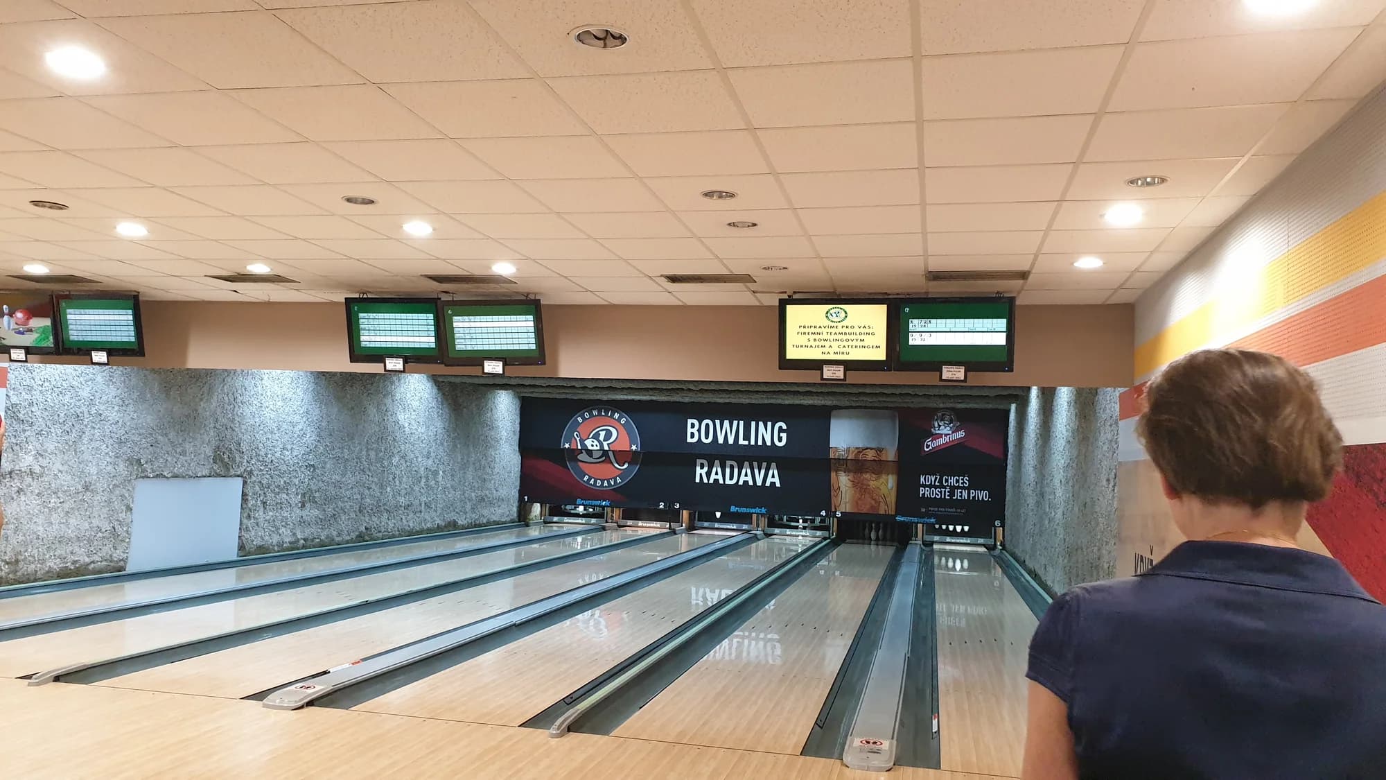 Zábava pro partu v Holešovicích: hodina bowlingu a 4 nápoje