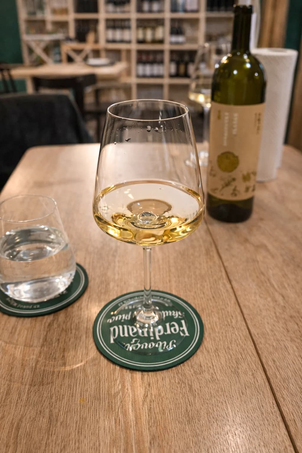 Degustace vín z Izraele a Bulharska pro 1-2 osoby ve wine baru na Vinohradech