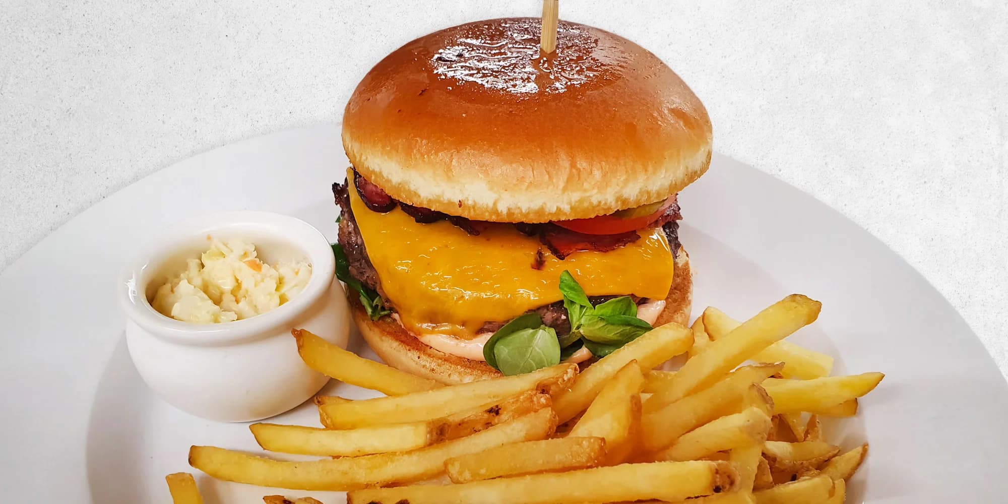 Za dobrým jídlem na Českou Ves: tři chody pro jednoho i pro dva, česnečka, burger a palačinka