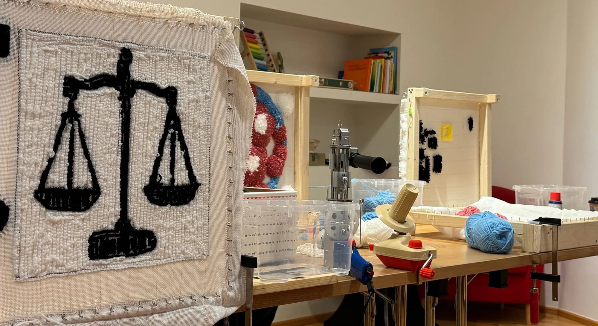 Rugmaking: zážitkový kurz tkaní vlastního koberečku pro 1 nebo 2 osoby