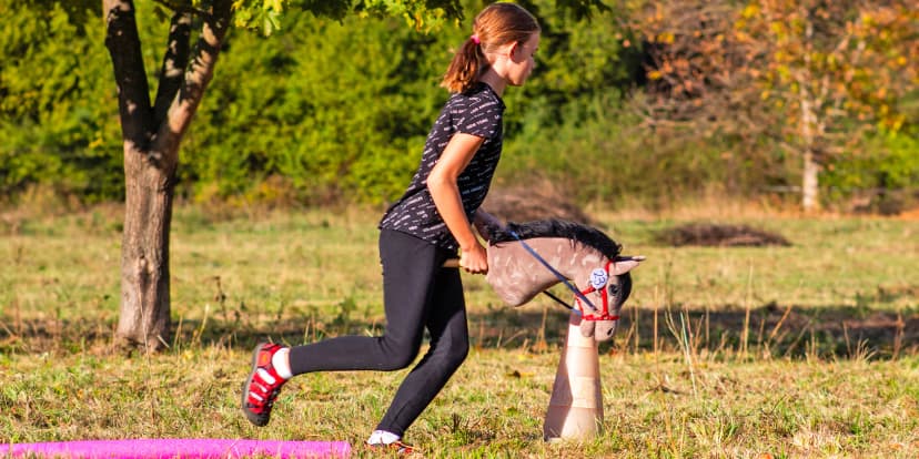 Hobby horsing: individuální parkurový, drezurní i westernový trénink, začátečníci i pokročilí