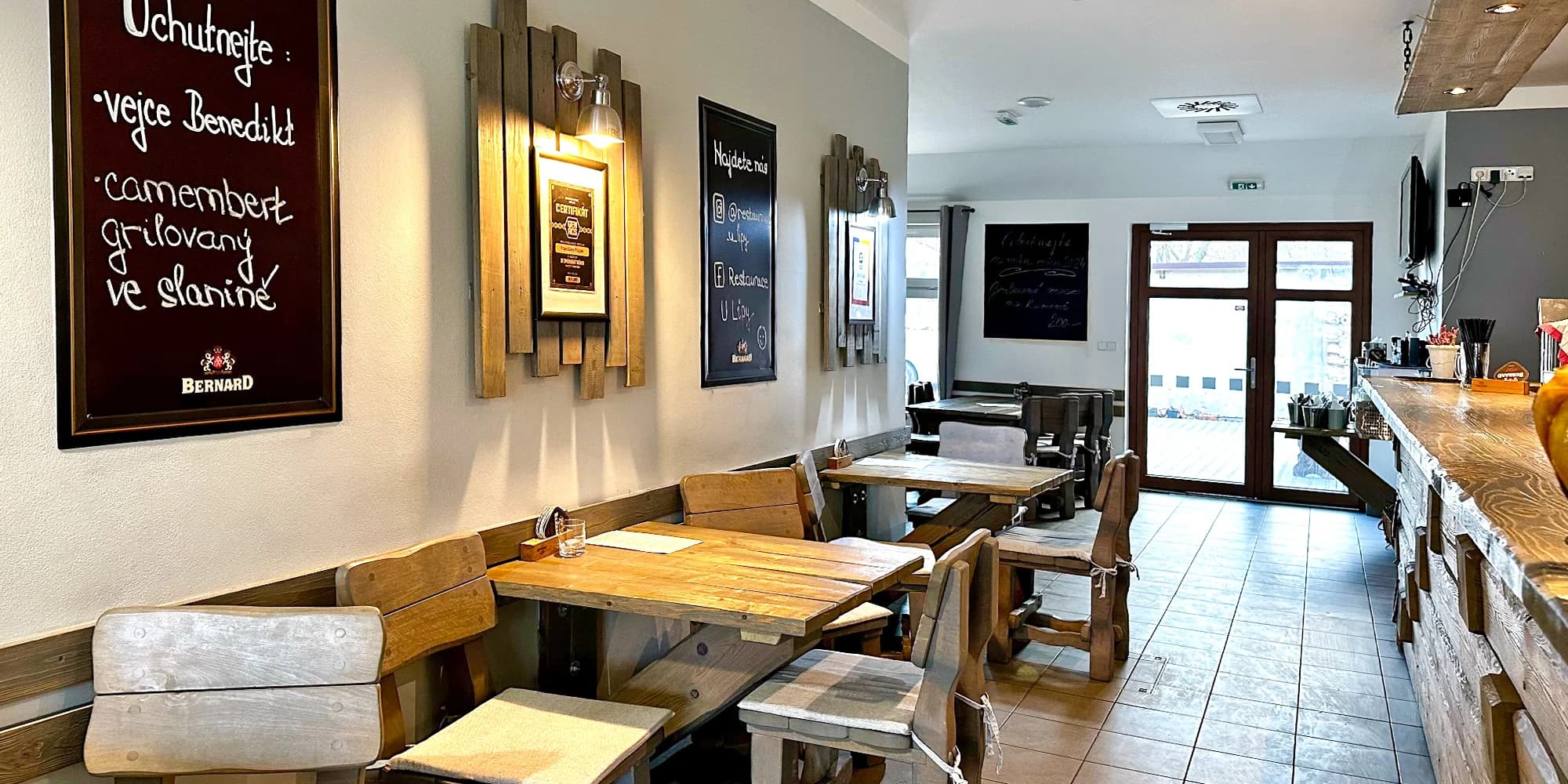 1 kg grilovaného masa na meči, hranolky, krokety, zelenina i omáčky