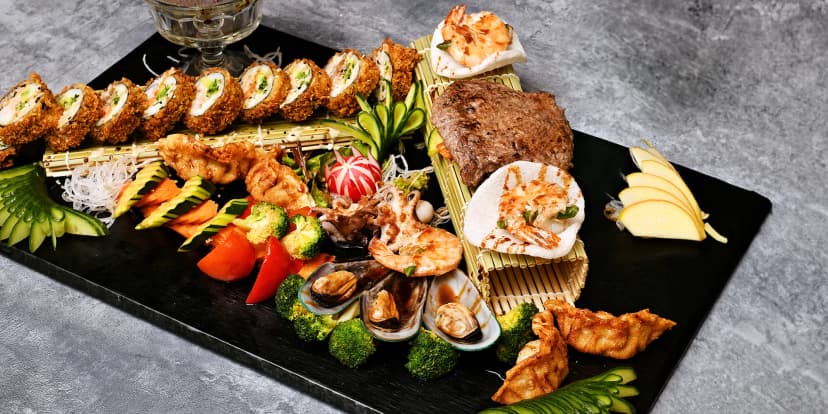 Asijská menu pro dva: sushi, krevety a steak s proseccem nebo zamilovaný sushi set