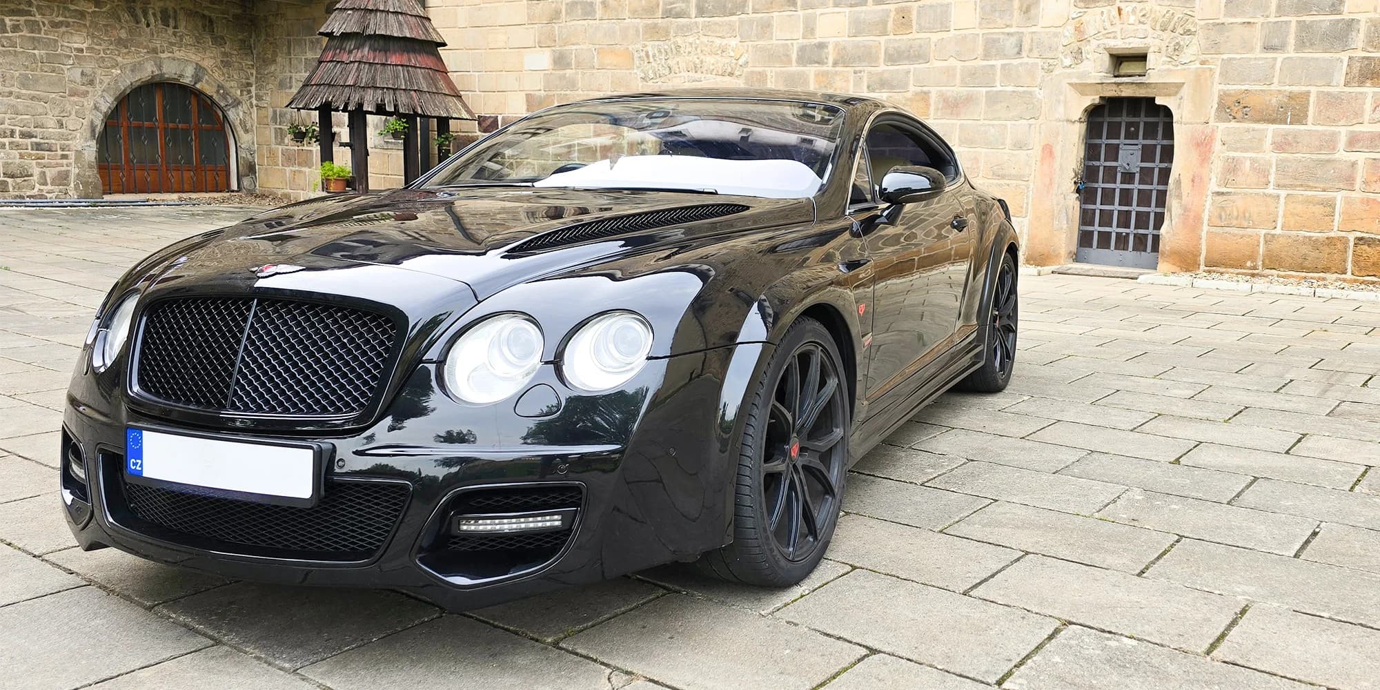 Bentley Continental: 15 min. spolujízdy nebo až 60 min. řízení i s focením