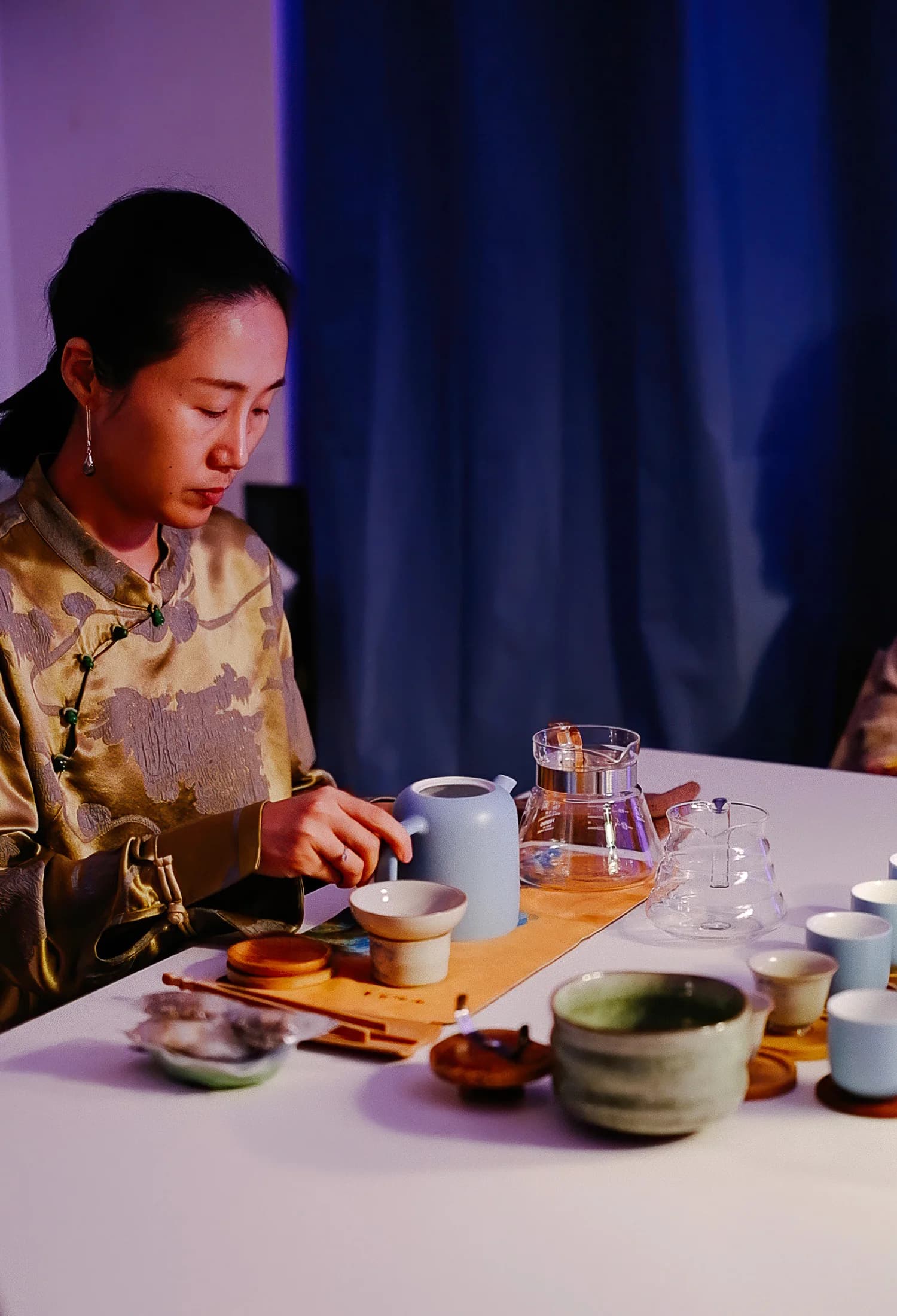 Oprava předmětů zlatem: kurz japonského umění Kintsugi i čajový obřad