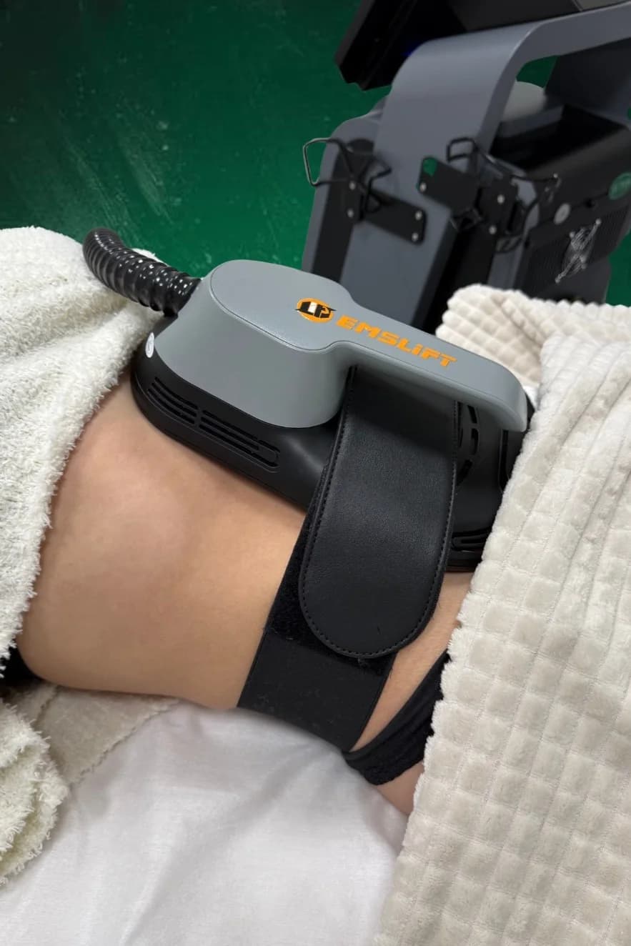 EMS Bodysculpt a LPG lipomasáž: hubnutí a formování postavy bez námahy a bolesti