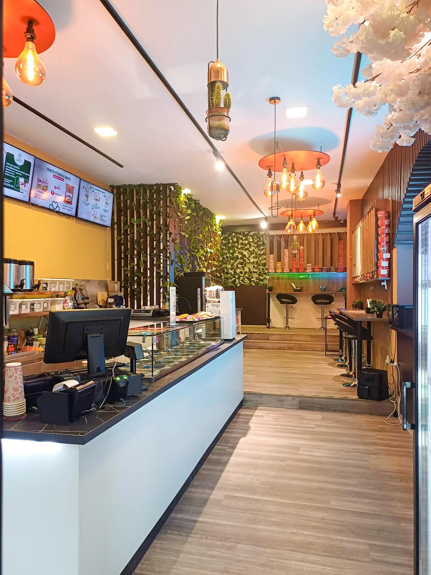 Ramen a bubble tea dle vlastního výběru i dezert pro 1 či 2 osoby