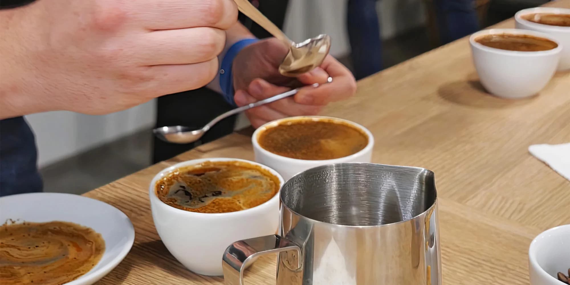 Cupping pro 1-4 osoby: ochutnejte různé kávy a poznejte jejich cestu z plantáže až do vašeho šálku
