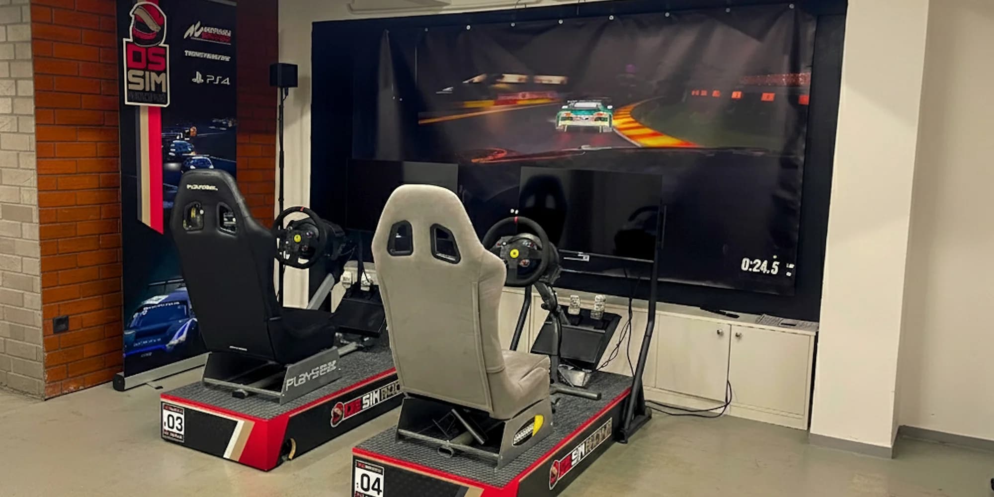 Šlápněte na to: závodní simulátor na 30 či 60 min. pro 2 osoby