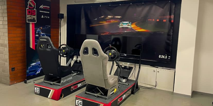 Šlápněte na to: závodní simulátor na 30 či 60 min. pro 2 osoby