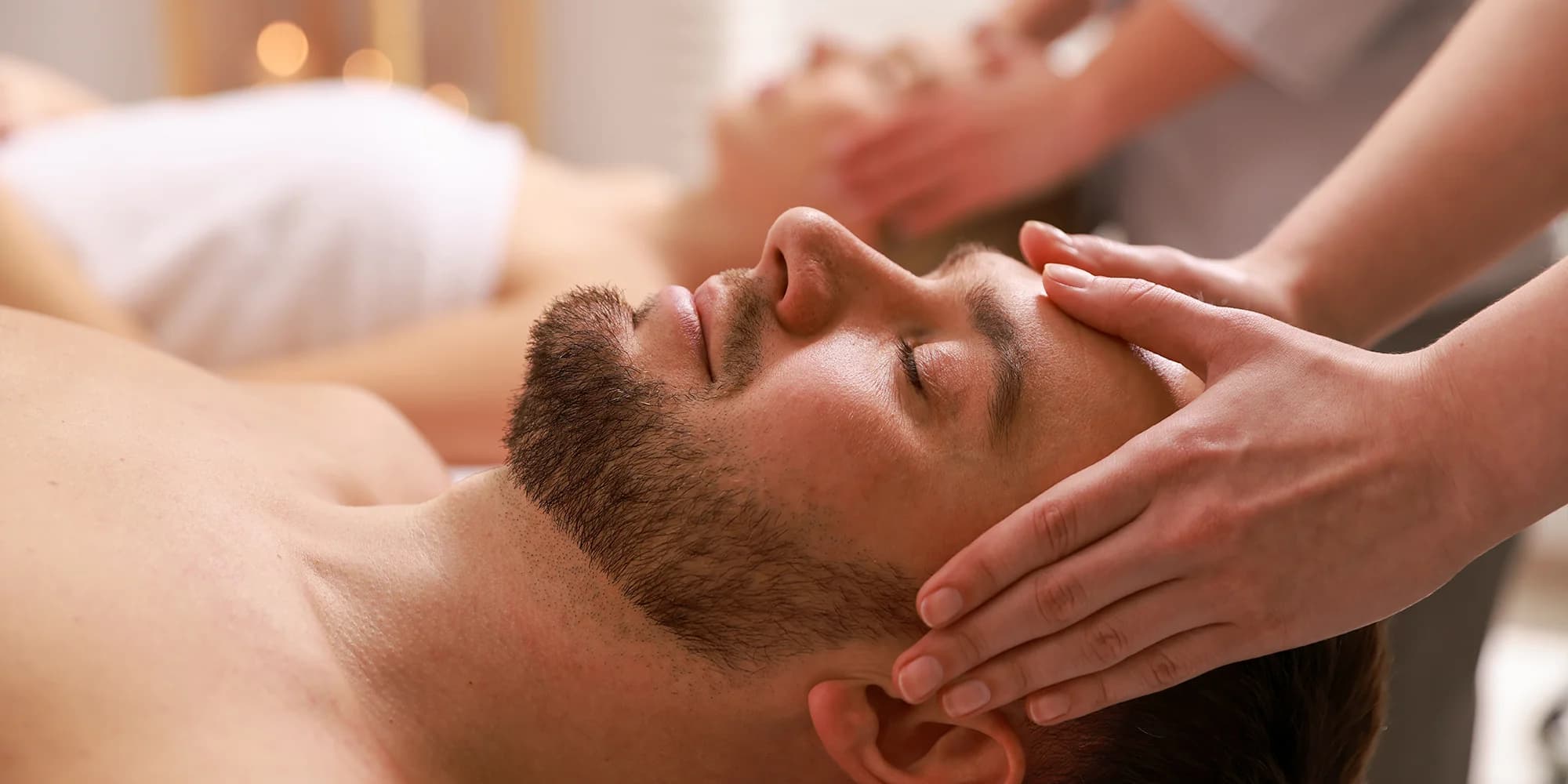 Párová masáž od rodilých Thajek podle výběru: 60–120 min., olejová, tradiční či kombinovaná