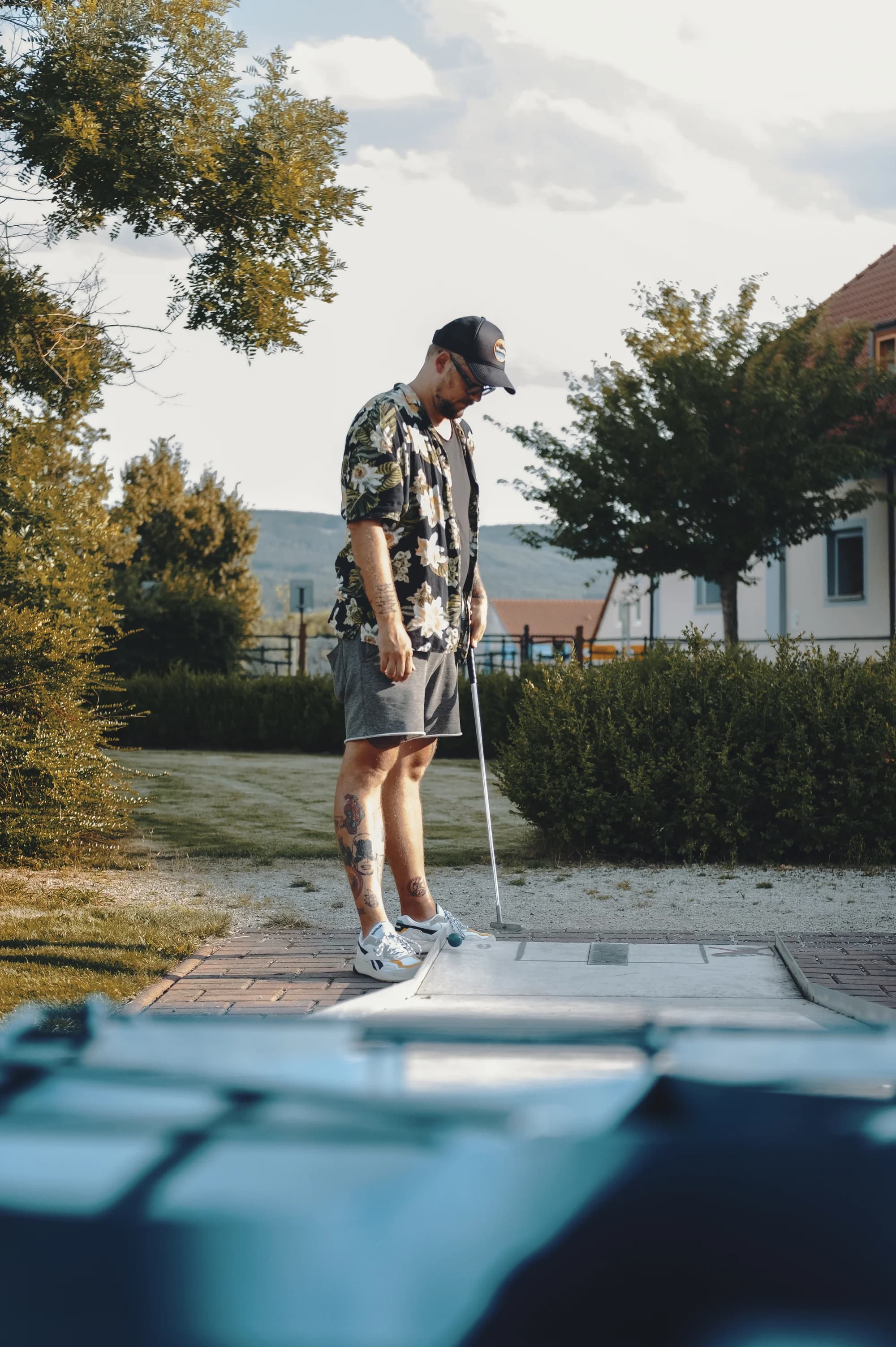 Minigolf v krásném parku a pivo nebo limonáda pro dva či celou rodinu