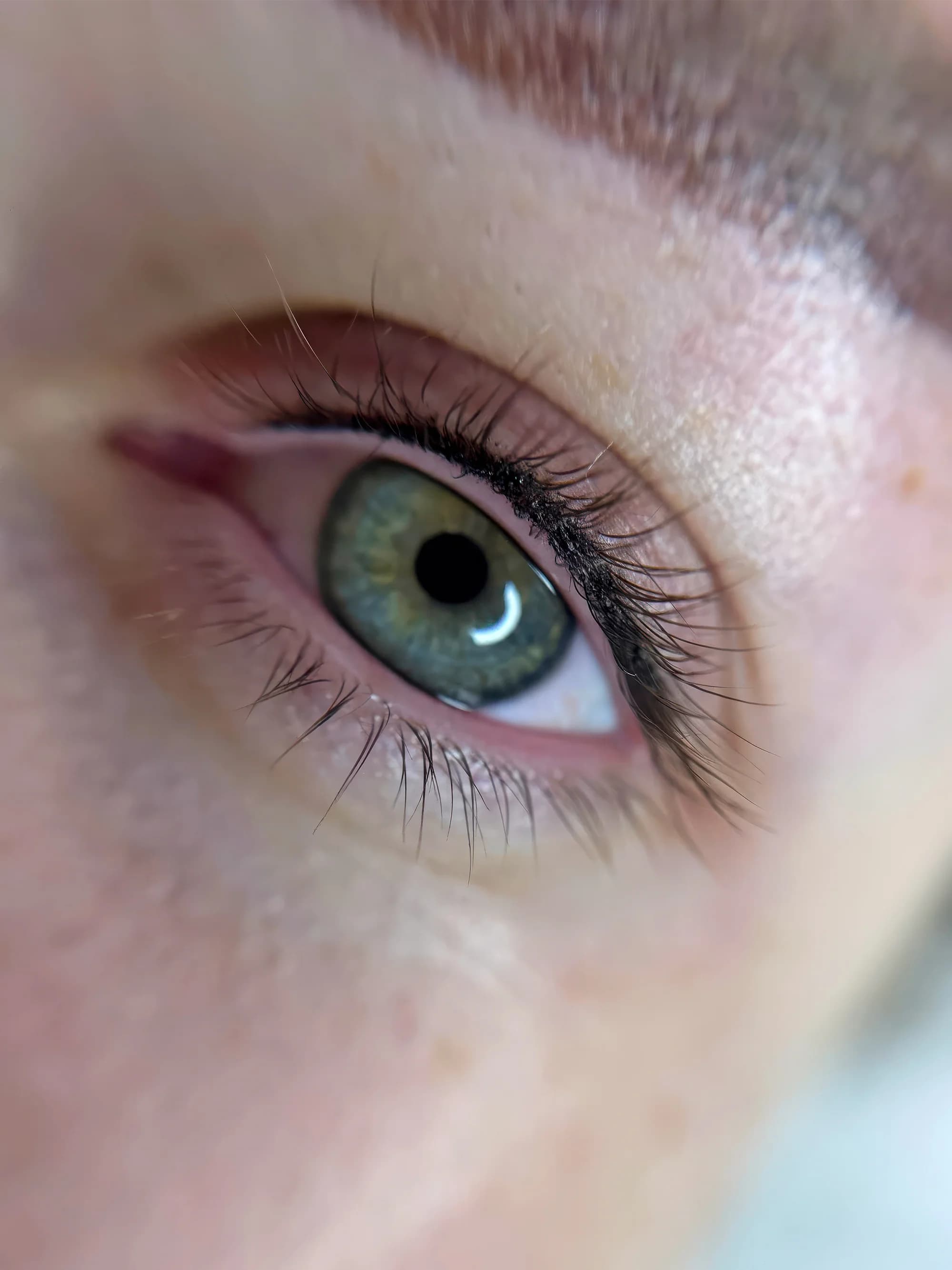 Permanentní make-up: microblading, pudrové obočí, úprava rtů i meziřasová linka