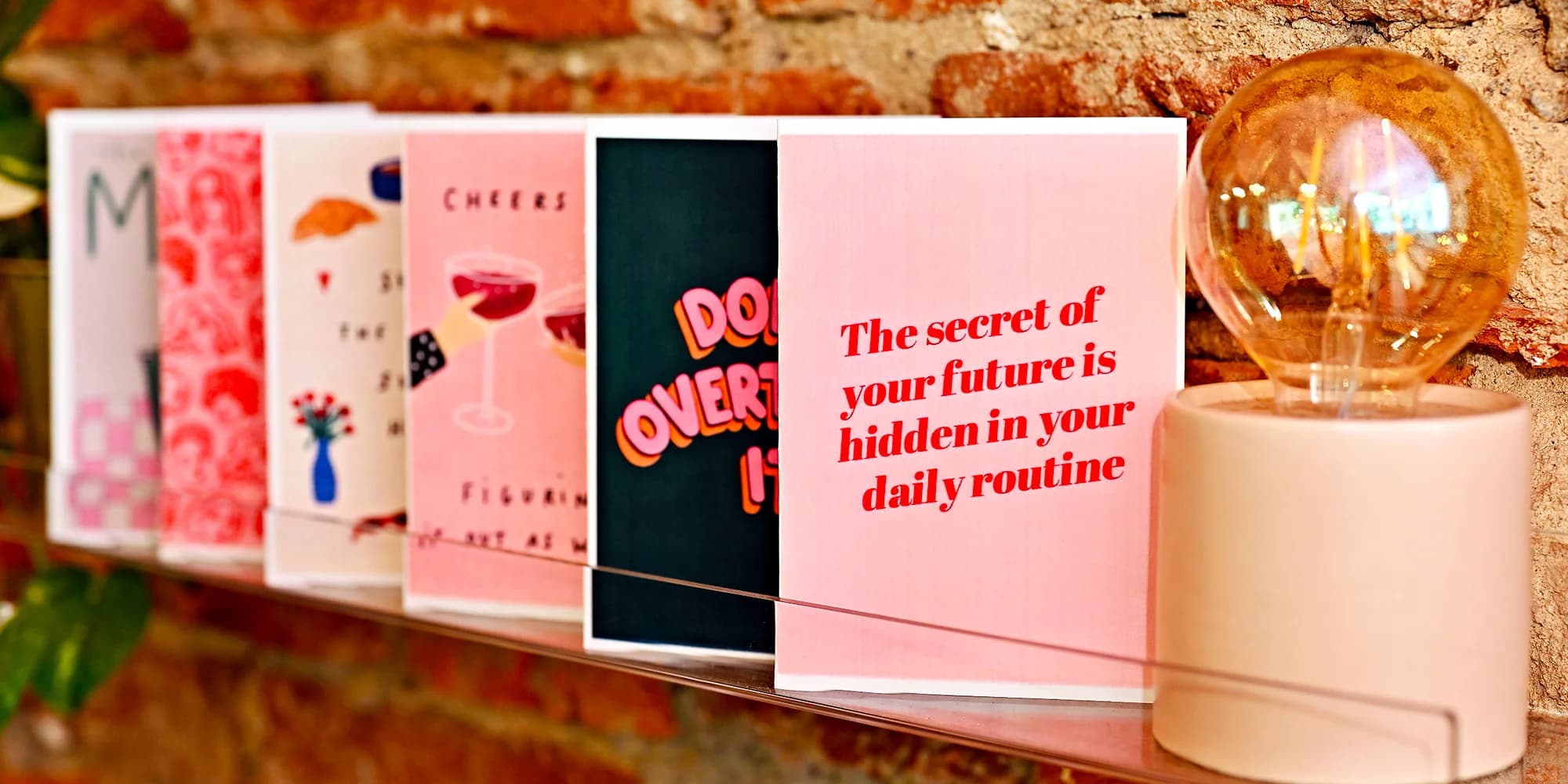 Napište si dopis ve vršovické kavárně: odeslání ihned nebo za 1–3 roky, nápoj v ceně