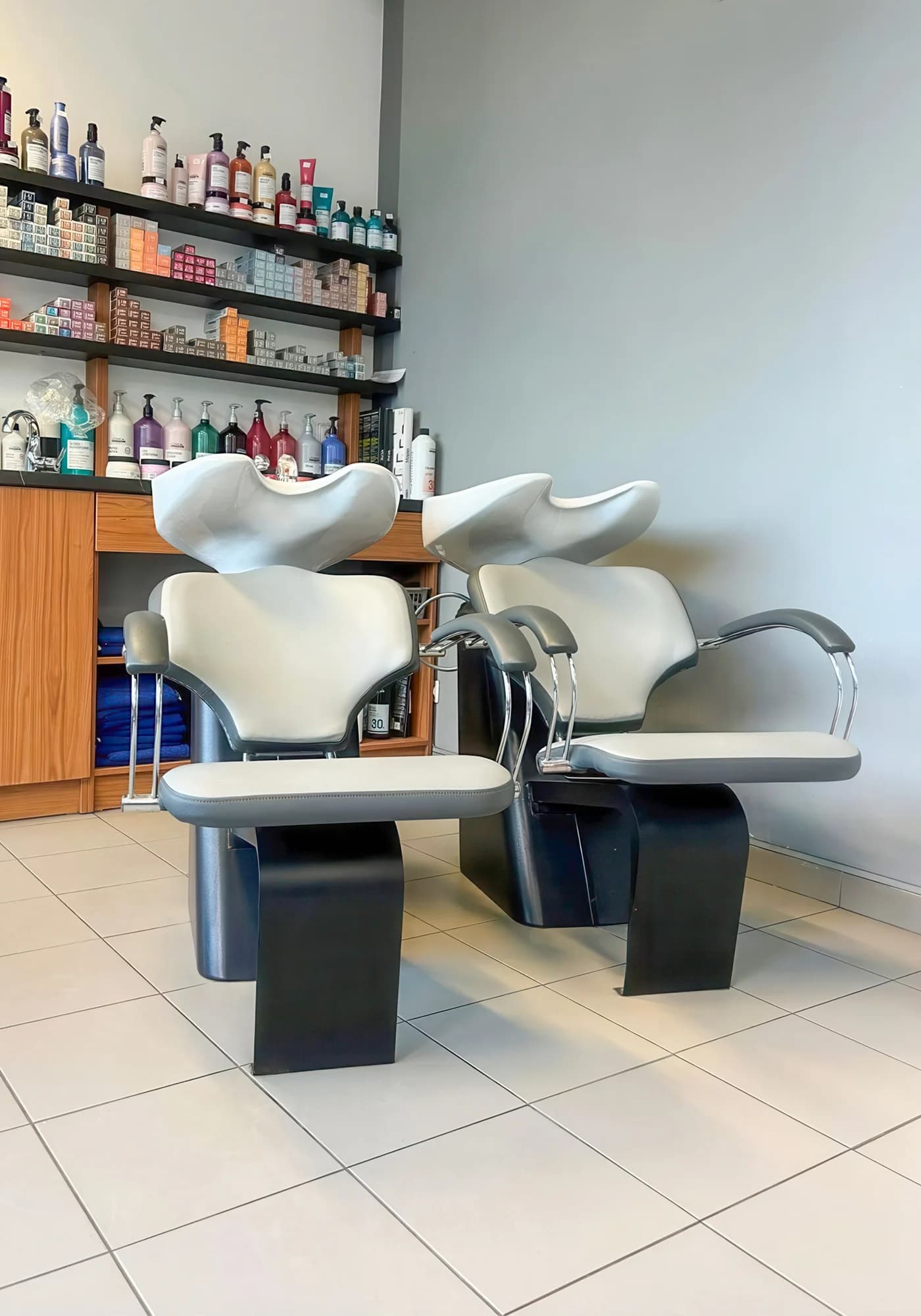 Komplexní péče o vaše vlasy: wellness a diagnostika vlasové pokožky, masáž
