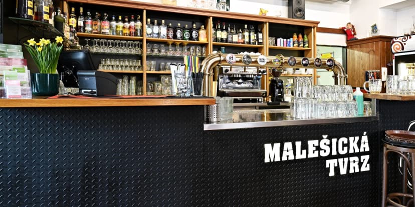Na pivko a něco dobrého: voucher do restaurace Malešická tvrz, 500 až 1500 Kč