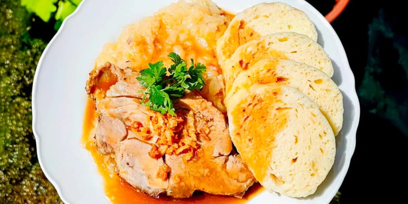 3chodové menu v české kantýně: polévka, hlavní chod i dezert pro 1-2 osoby