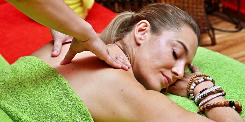 Masáž dle výběru v Thajském ráji: 45 minut relaxace v centru Prahy, 3 pobočky