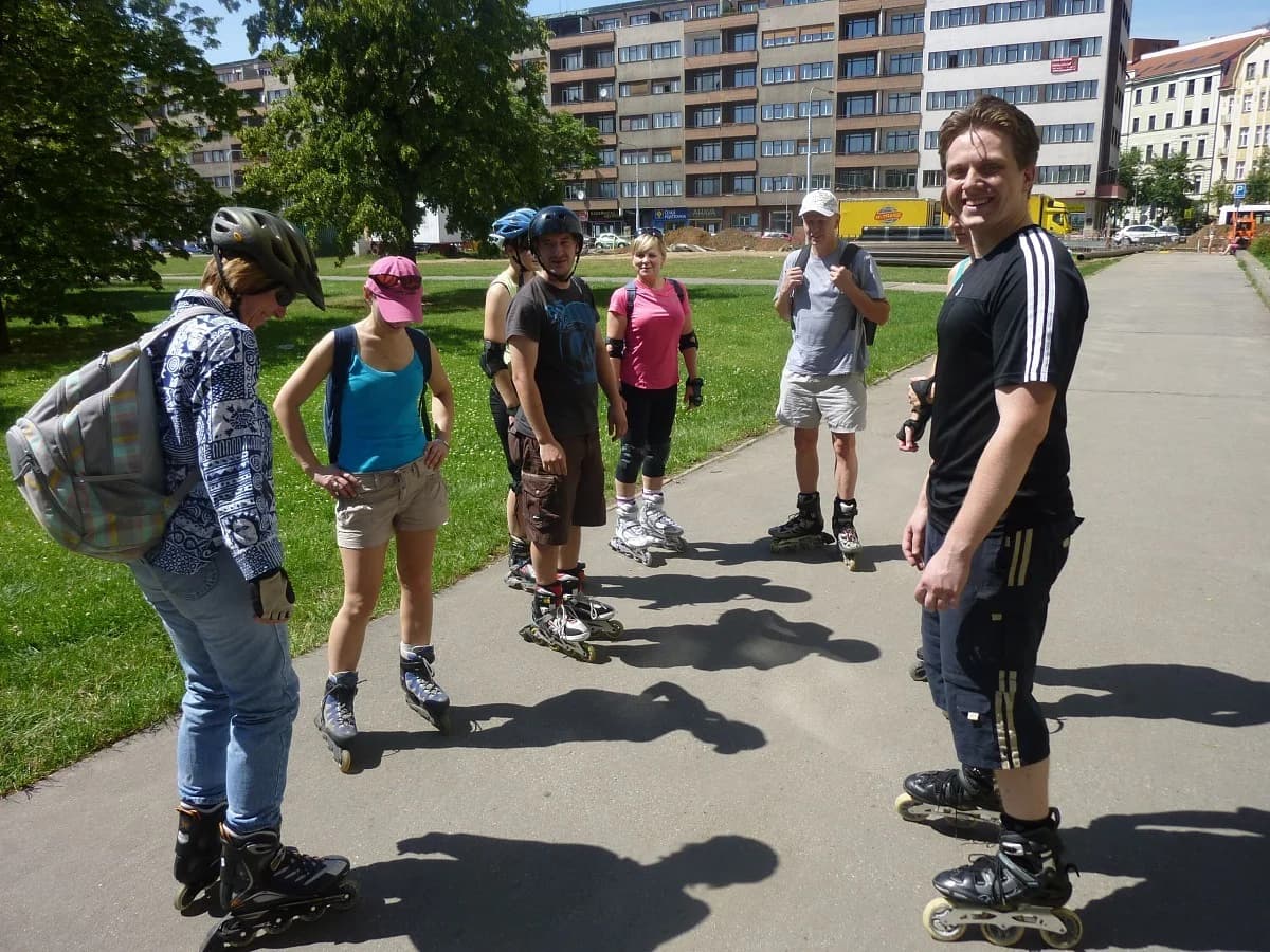 Kurzy inline bruslení: intenzivní na Letné nebo brzdění ve Stromovoce