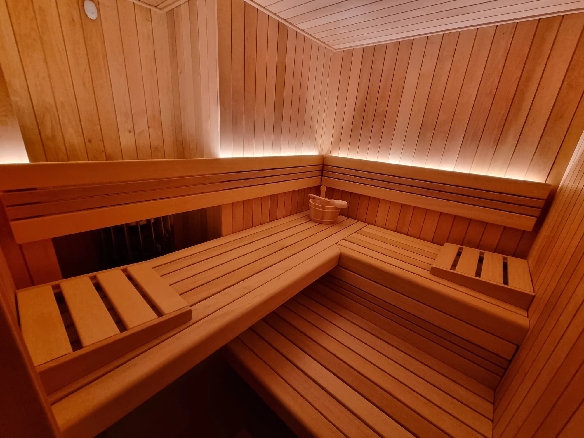 Privátní wellness pro 2 osoby: 60–120 min. vířivky a finské sauny, mísa ovoce i drink