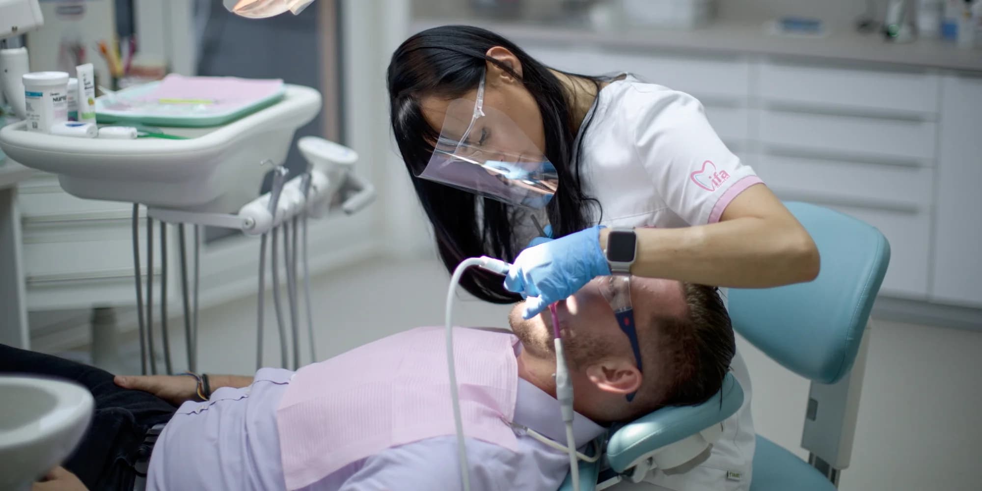 Důkladná péče o váš chrup: dentální hygiena i s Air-Flow pro dospělé