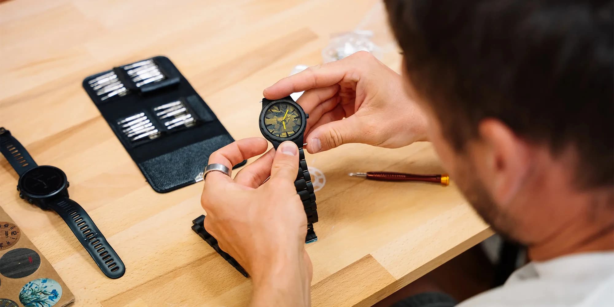 Workshop výroby hodinek TimeWood pro 1 nebo 2 osoby v Praze či Ostravě