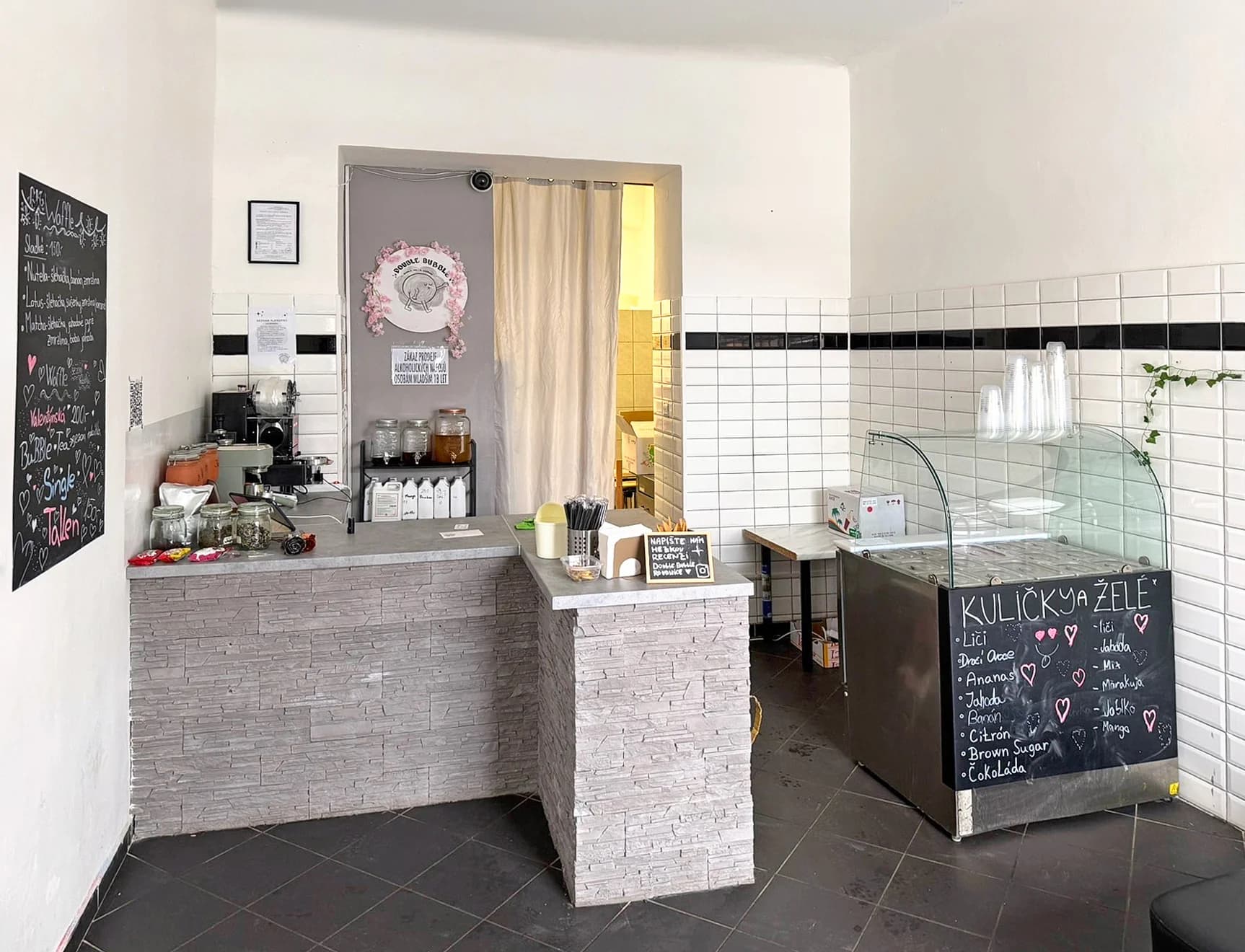 Bubble Tea vč. porce kuliček či želé i s vaflí podle výběru pro 1 nebo 2 osoby