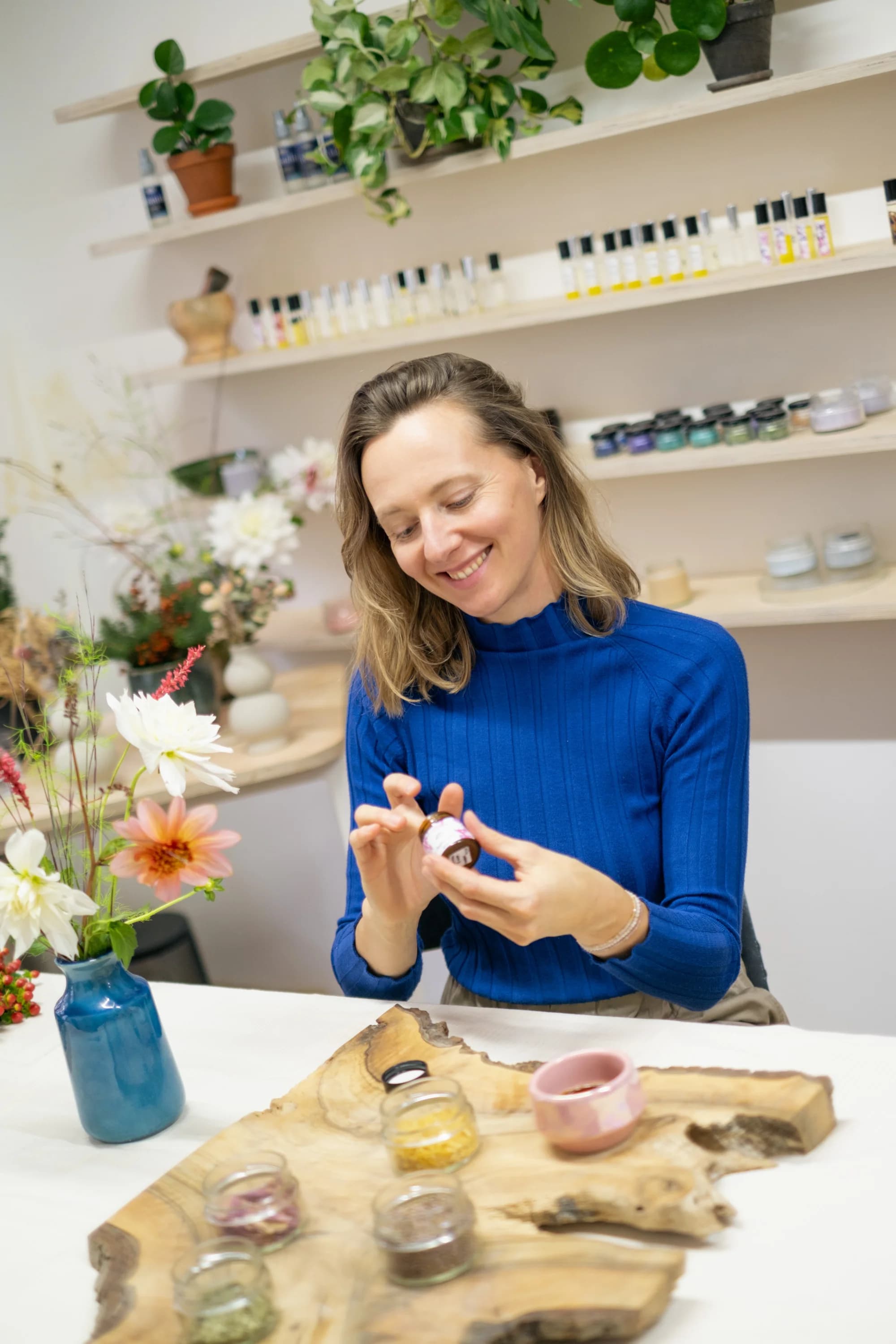 Kurz výroby sójových svíček s Liškou Mazanou: široký výběr esenciálních olejů, barev i zdobení