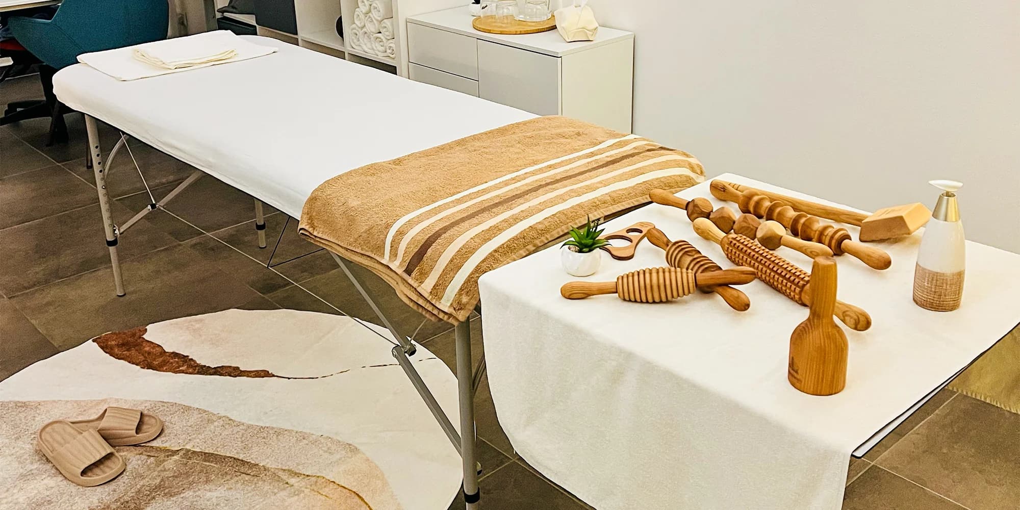 Maderoterapie obličeje nebo hýždí a nohou vč. aktivace lymfy: 30 minut