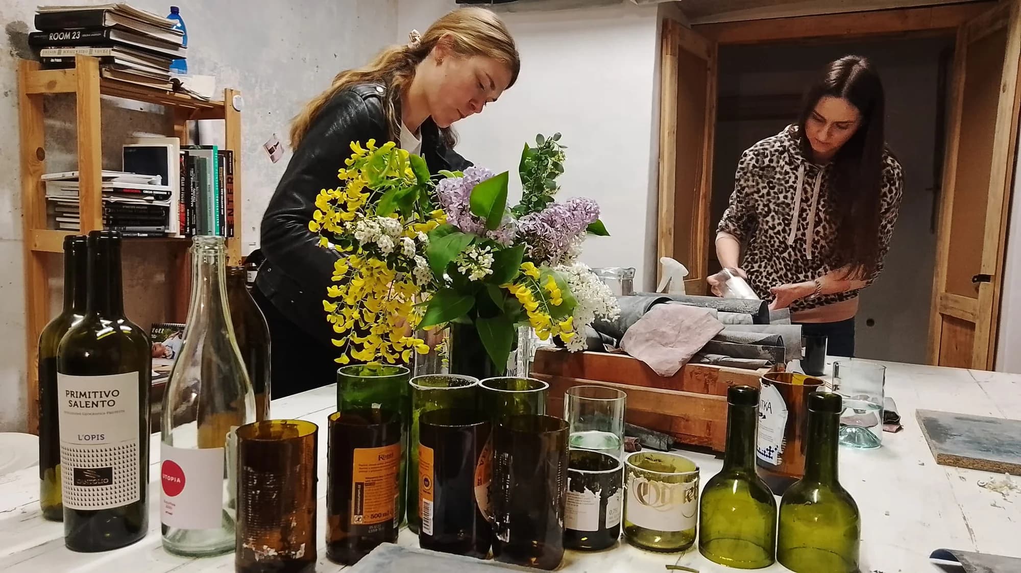 Workshop pukání a broušení skla: vytvořte si vlastní designové skleničky a vázy