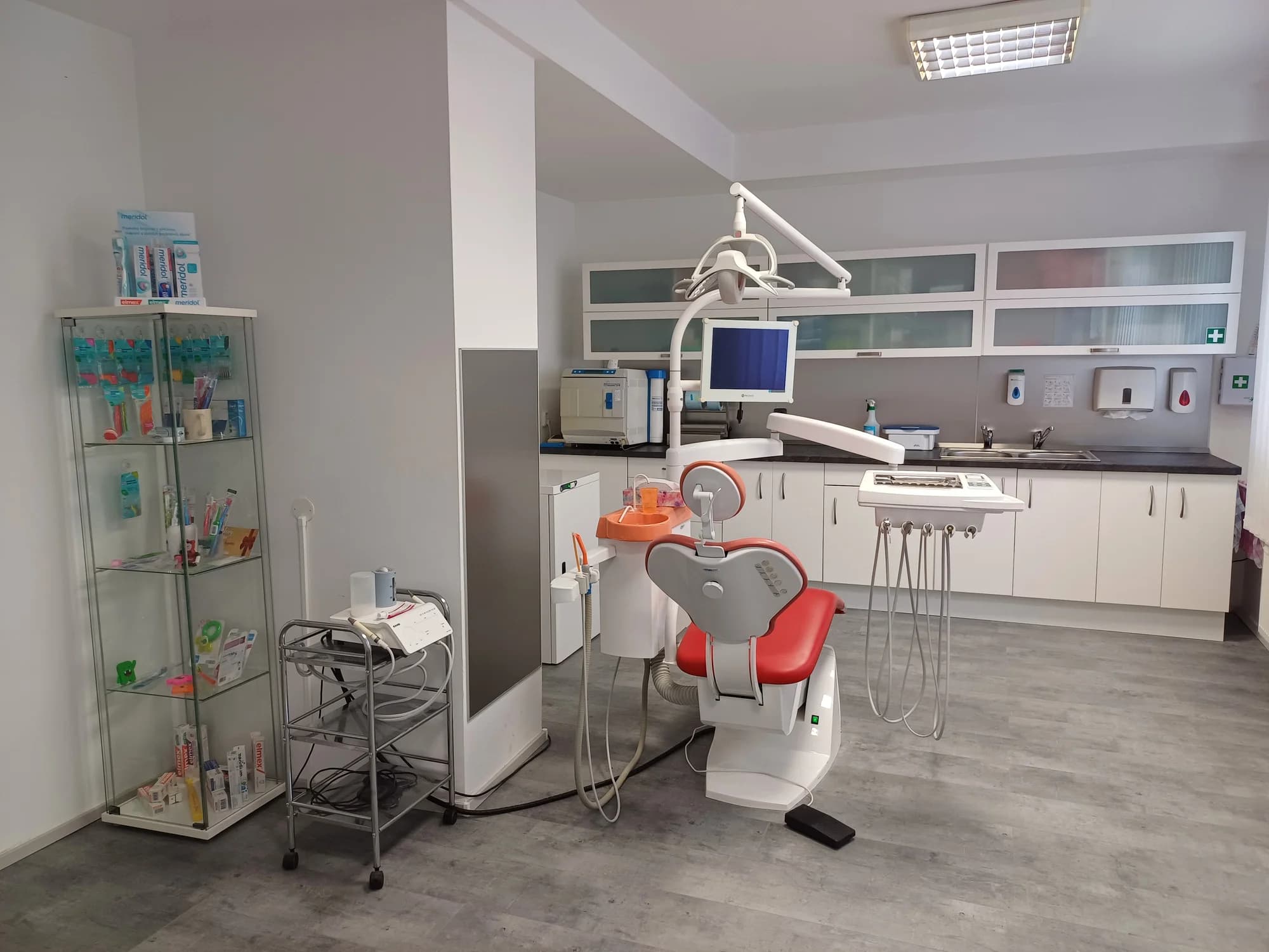 Dentální hygiena včetně Air-flow, 45–⁠⁠⁠⁠⁠⁠60 minut