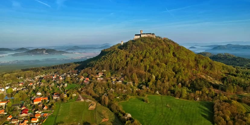 V oblacích: pilotujte letoun Cessna 172 a vezměte s sebou až dva pasažéry