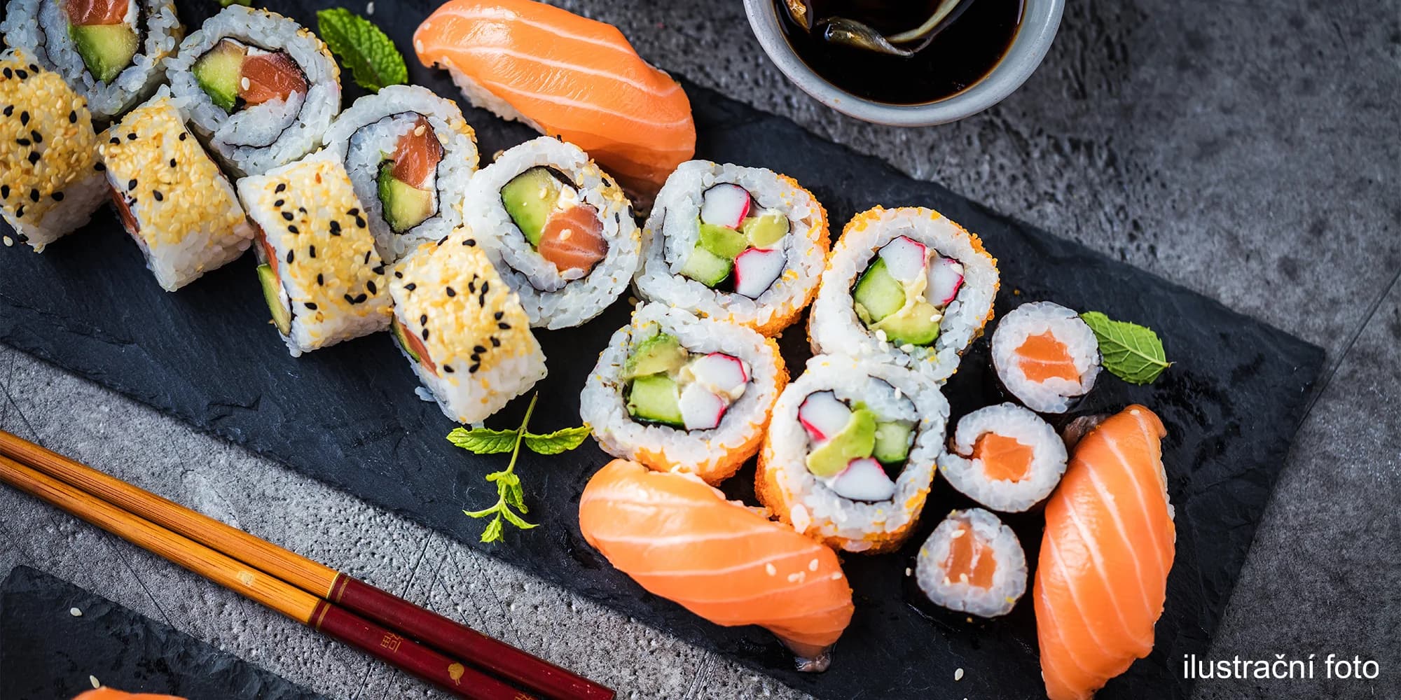 Bohaté sushi sety: maki, nigiri, california rolls a k tomu pho, miso, tom yam či jiná polévka