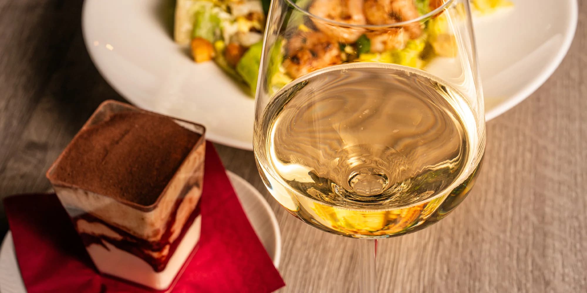 Menu s krevetovým salátem, dezertem a proseccem pro 2 osoby v restauraci La Corrida