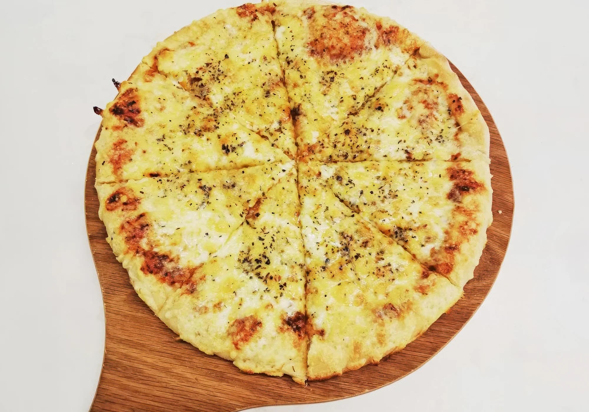 Zábava i dobrota na jednom místě: hodina nebo dvě billiardu + pizzy dle výběru