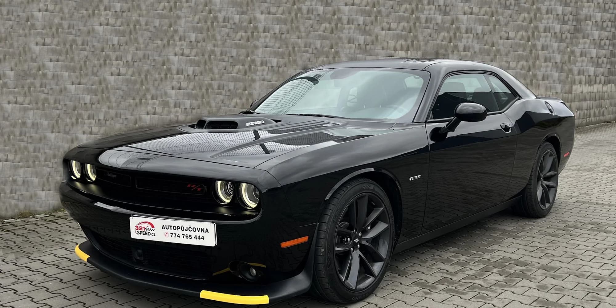 Dodge Challenger 5.7 V8 HEMI SHAKER na 12 nebo 24 hod.