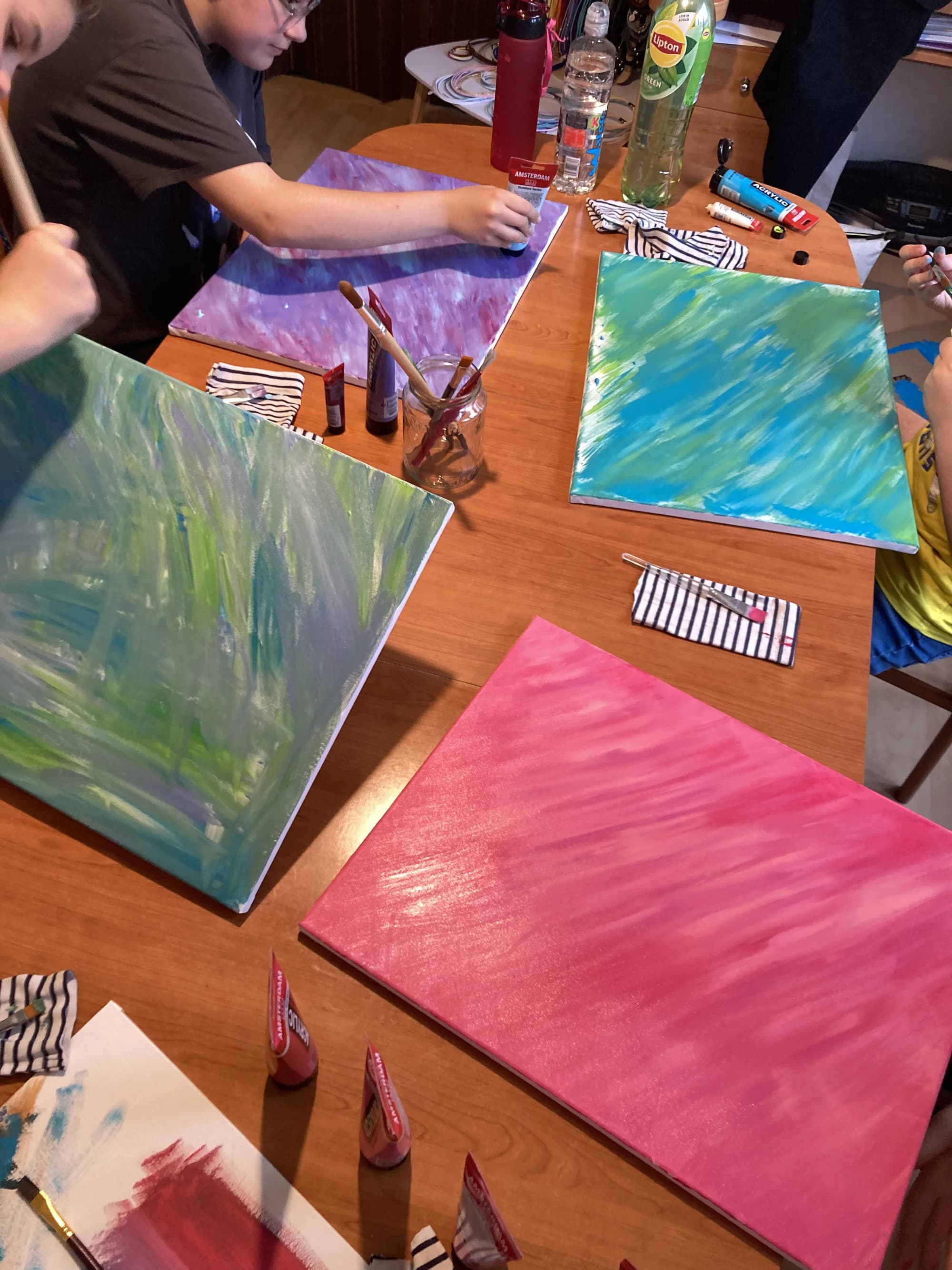 Dejte prostor své fantazii: workshop malování bez hranic, pro jednotlivce i rodiče a dítě
