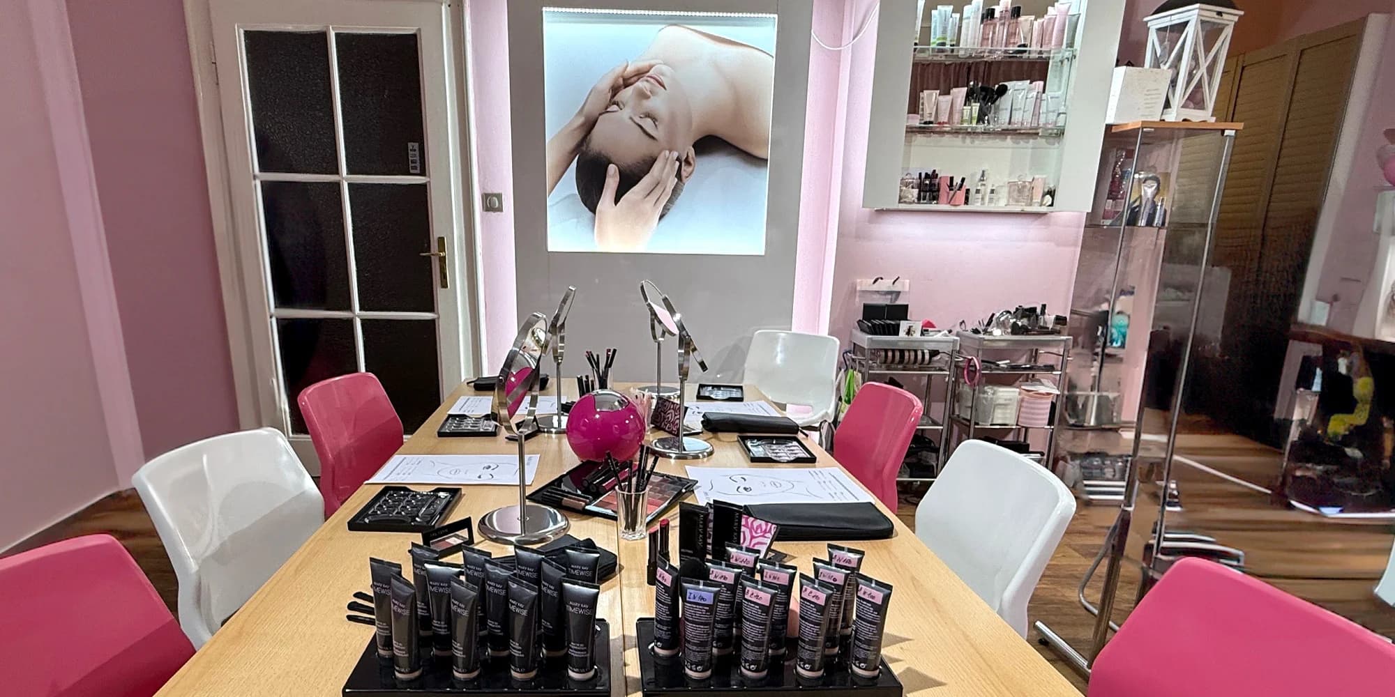 Základní kurz líčení pro 1 či 2 osoby i s balíčkem produktů Mary Kay v hodnotě 500 Kč