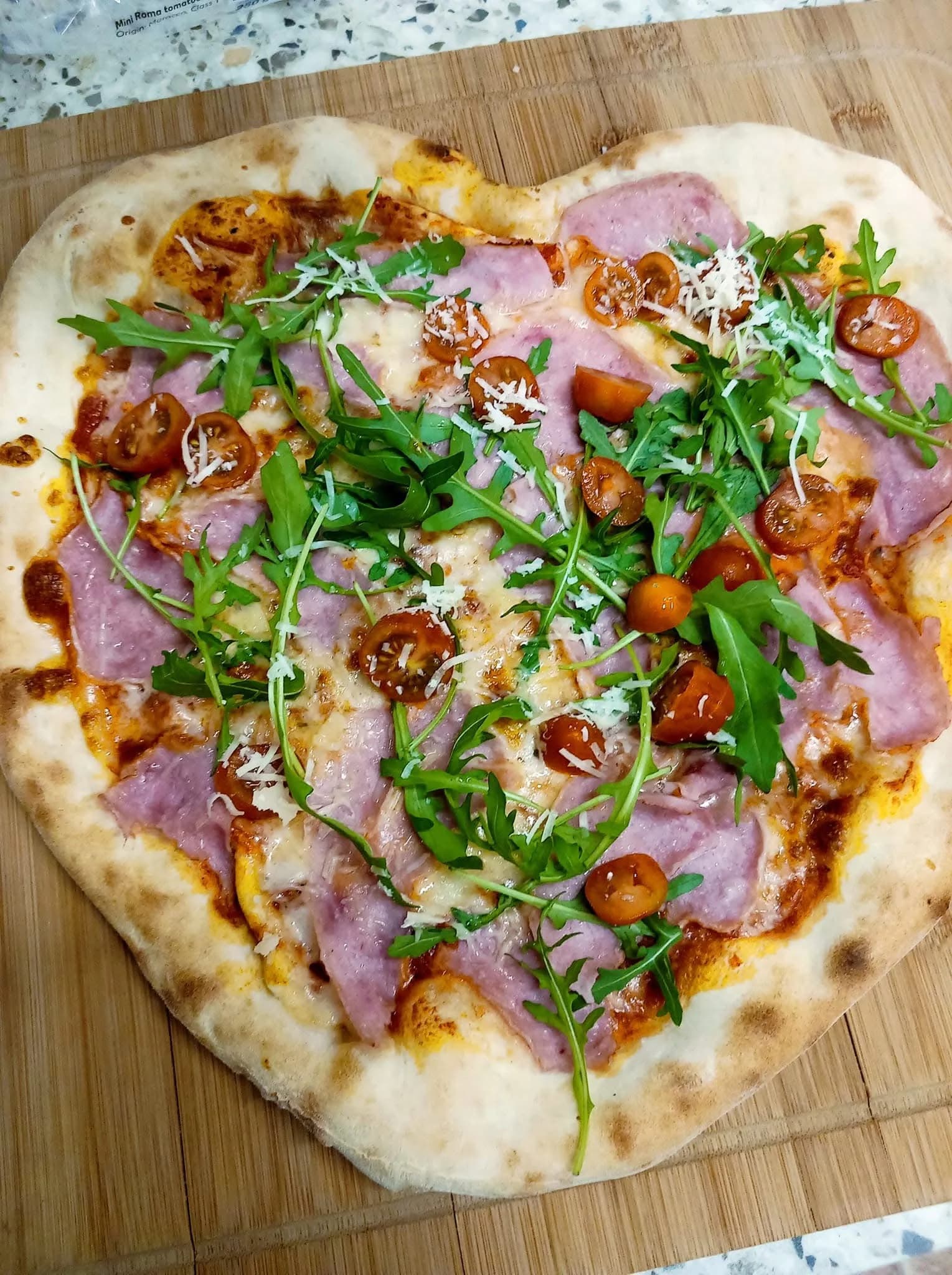 Až 3 pizzy o velikosti 32 cm podle výběru i s nápojem