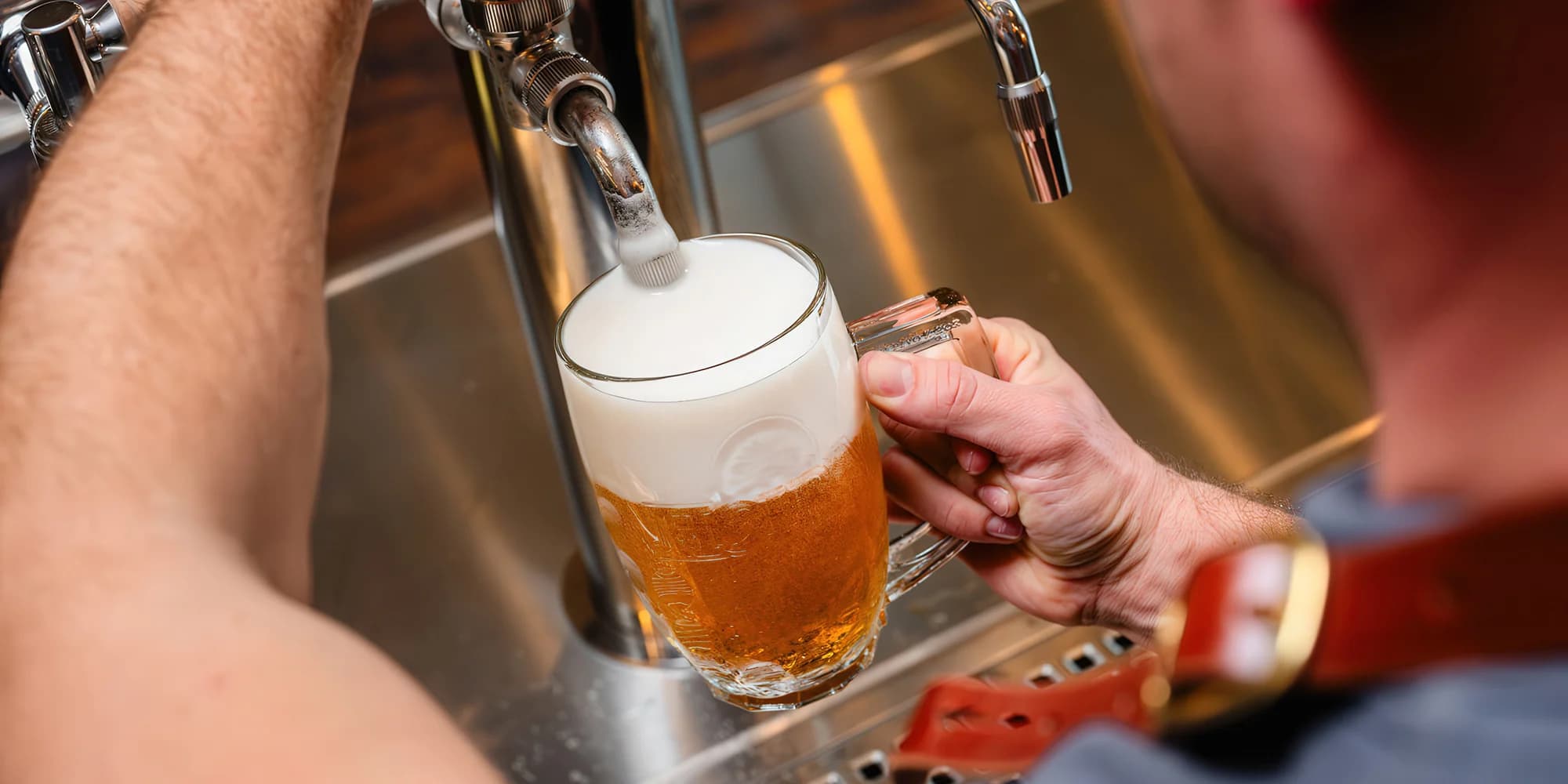 Nálož pro milovníky masa: vepřové i kuřecí řízečky, přílohy a pivo Holba pro 2 i 4 osoby