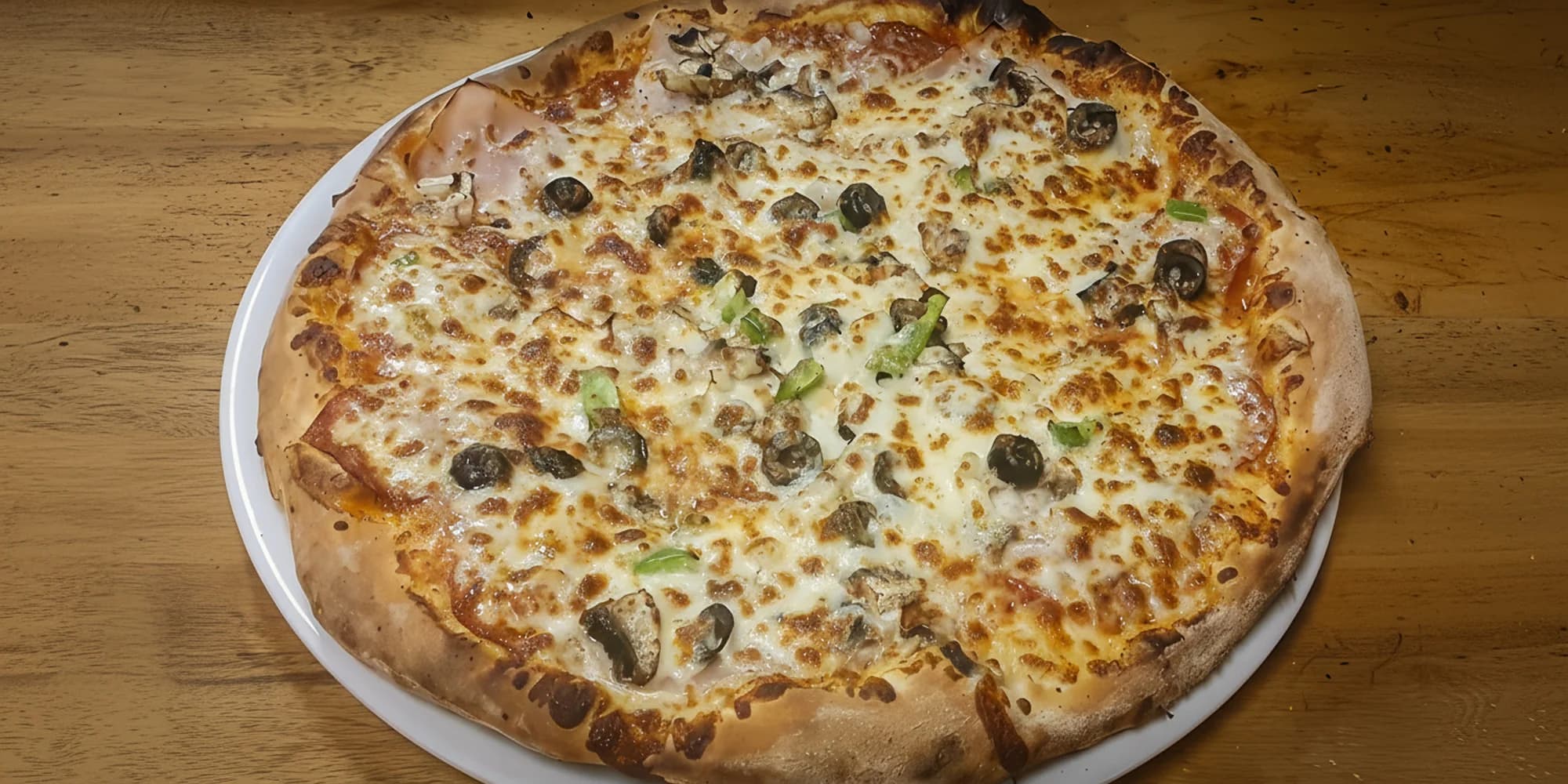Dvě velké pizzy a jedna malá pizza podle výběru u krásného statku
